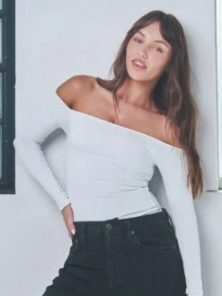 Solid Off The Shoulder Braless Long Sleeve -ChicNest Store 0023 kn 9.18.2457019 2 e056503e ea63 41fb a932 71203a1f02d0